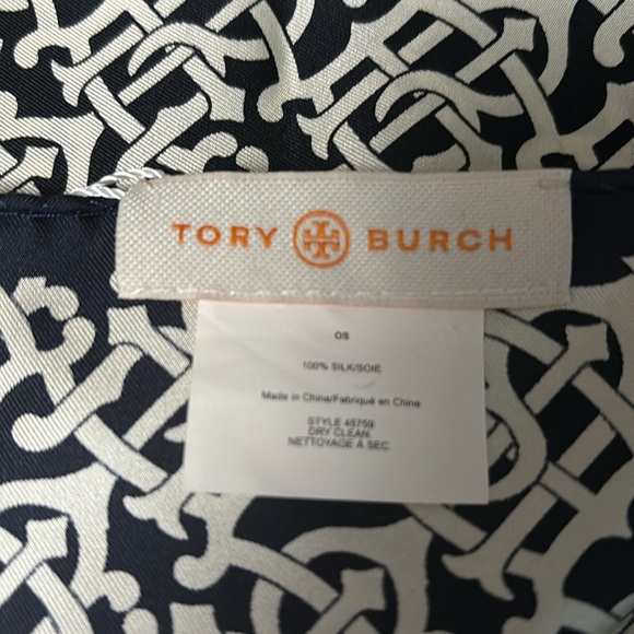 NWT Tory Burch Square Navy and White Monogrammed Scarf 🧣 18” x 18” - Picture 3 of 4